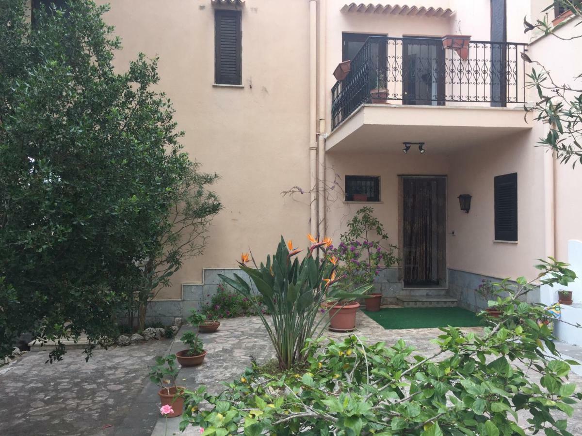 B&B Villa Il Carrubo San Vito Lo Capo Bagian luar foto